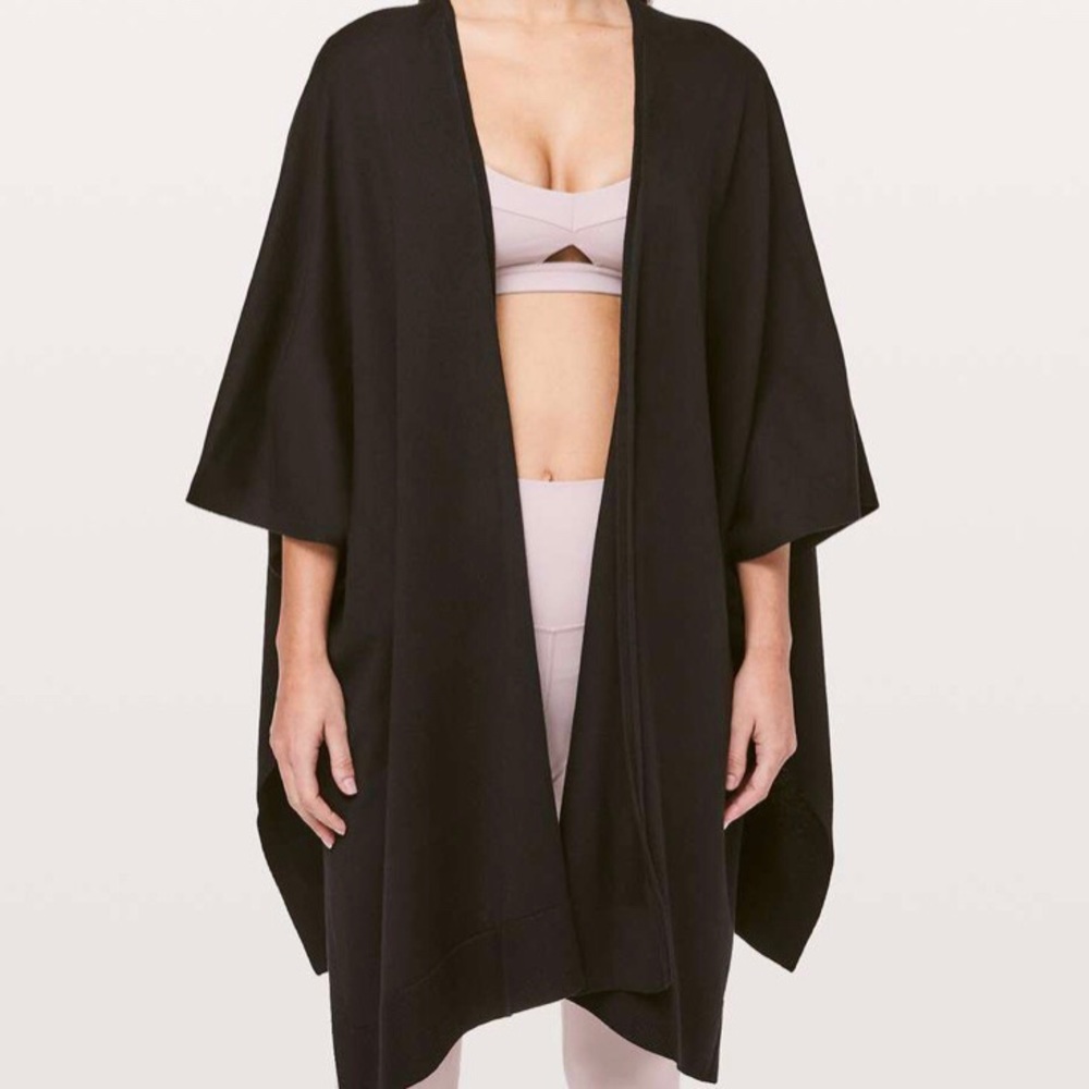 Lululemon Free to Coast Wrap